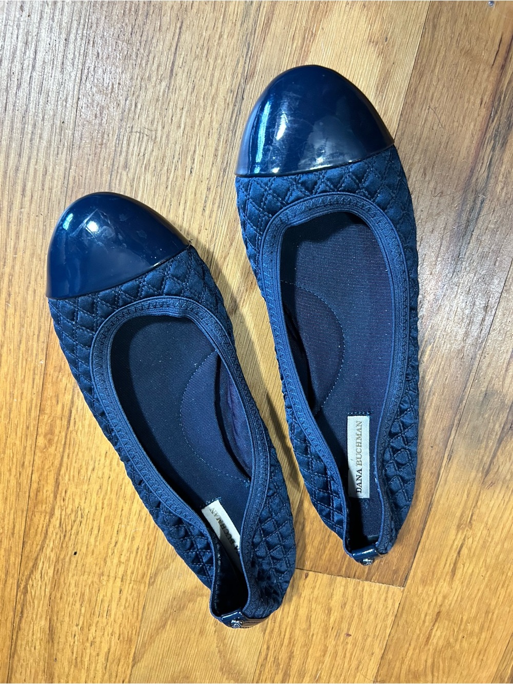 Dana Buchman Quilted Navy Ballet Flats with Patent Cap Toe Slip on Sz 8.5M
